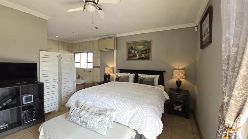 2 Bedroom Property for Sale in Gateway Manor North West